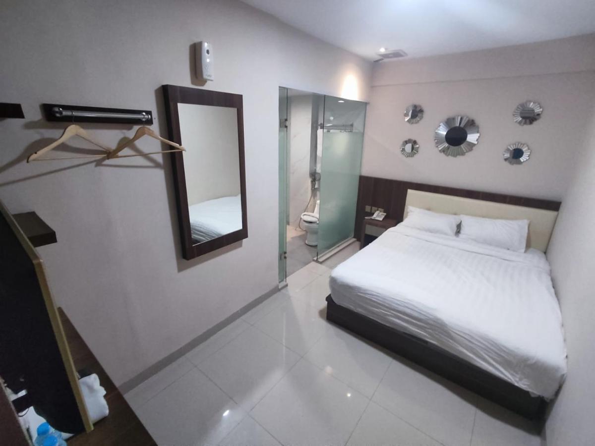 Hotel Morena Batam Exterior photo