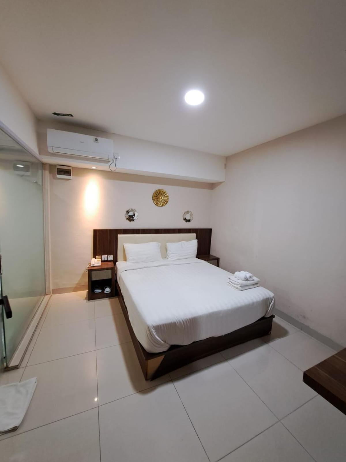 Hotel Morena Batam Exterior photo